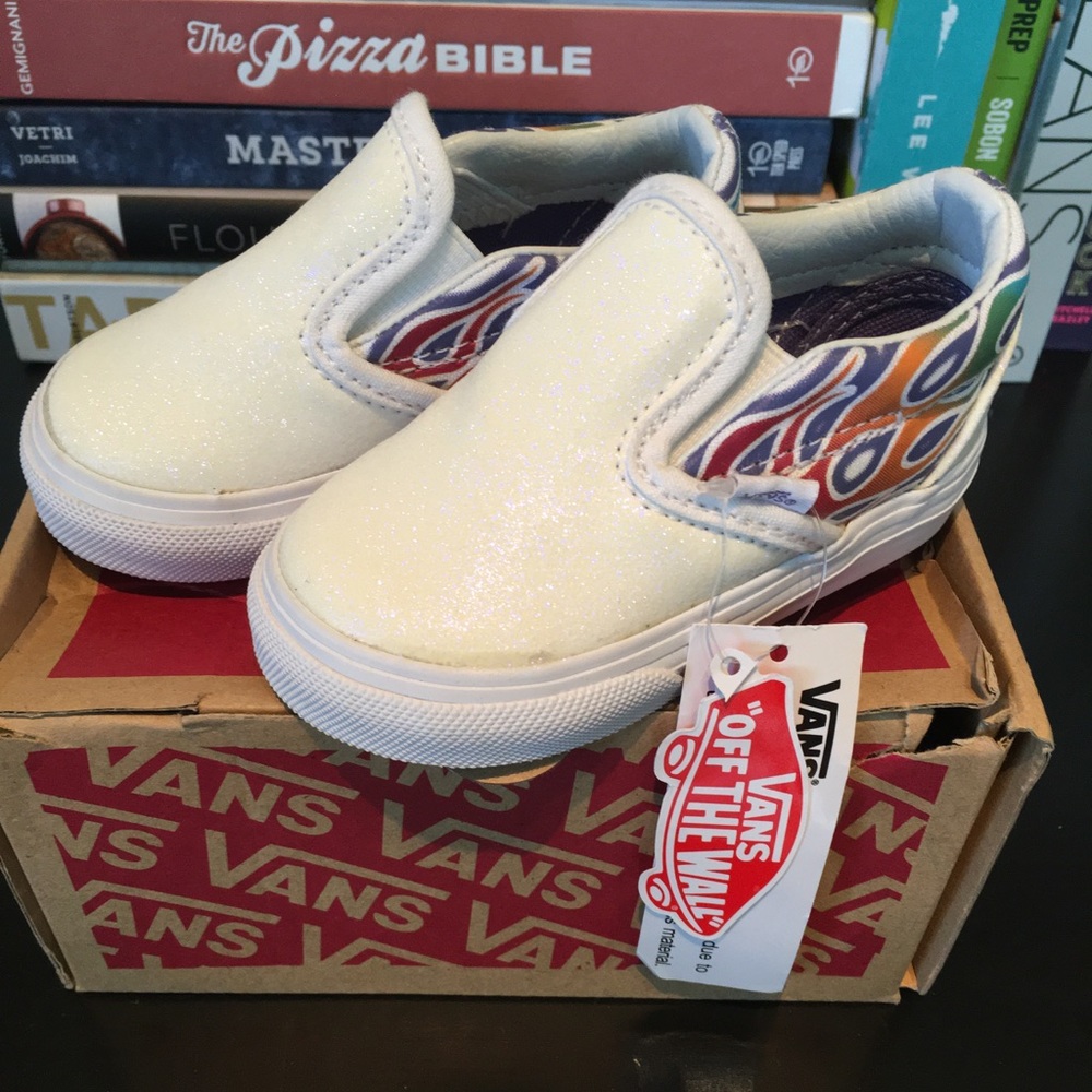 Vans classic slip on (Sparkle 🔥) size 4 (Toddler) HOST PICK 🤩